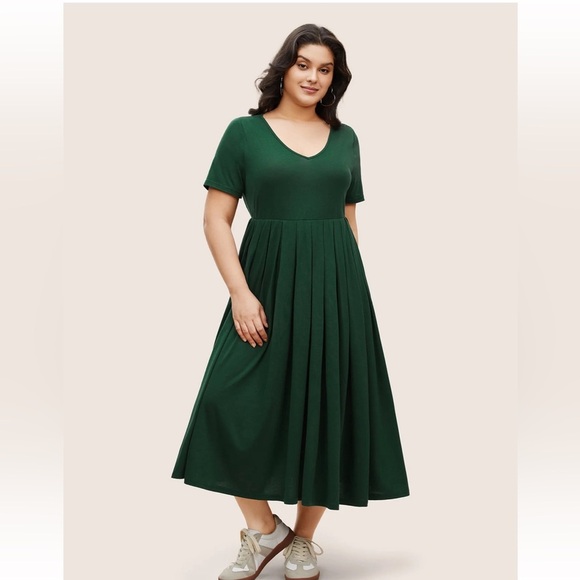 BloomChic Supersoft Essentials Plain Pleated Dress - Picture 2 of 8